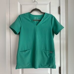 Figs Women’s Casma Three-Pocket Scrub Top Surgical Green Size XS